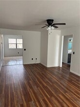 1406 SW D St in Bentonville, AR - Foto de edificio - Building Photo