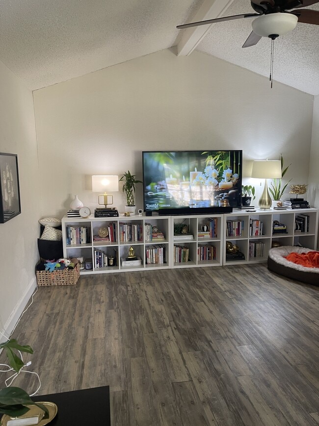 property at 2516 Oak Hill Dr