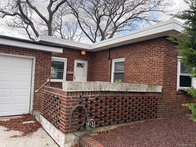 4163 Austin Blvd in Island Park, NY - Building Photo - Building Photo