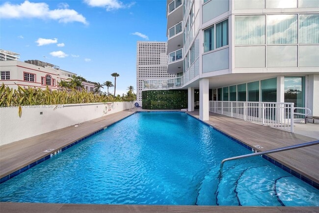 3411 Indian Creek Dr, Unit 1202 in Miami Beach, FL - Foto de edificio - Building Photo