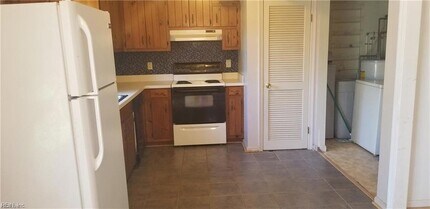 415 Bryan Ct in Newport News, VA - Building Photo - Building Photo