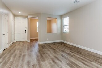 10751 W Broxden Junction Ave in Las Vegas, NV - Foto de edificio - Building Photo