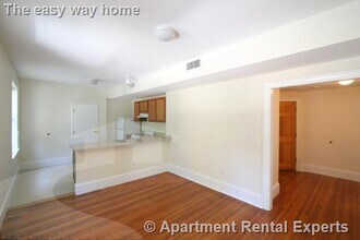 881 Massachusetts Ave in Cambridge, MA - Foto de edificio - Building Photo