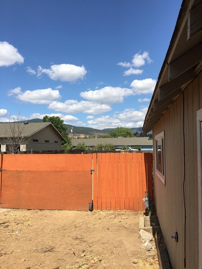 1707 5th St in Susanville, CA - Building Photo - Building Photo