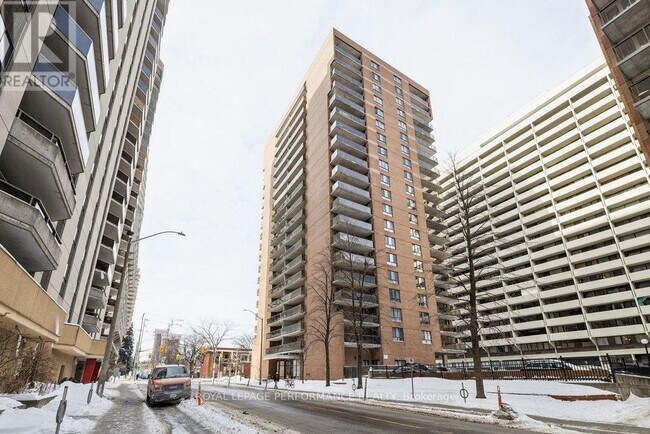 475 Laurier Ave W in Ottawa, ON - Building Photo - Building Photo