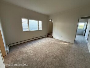 949 Carmalt St in Dickson City, PA - Building Photo - Building Photo