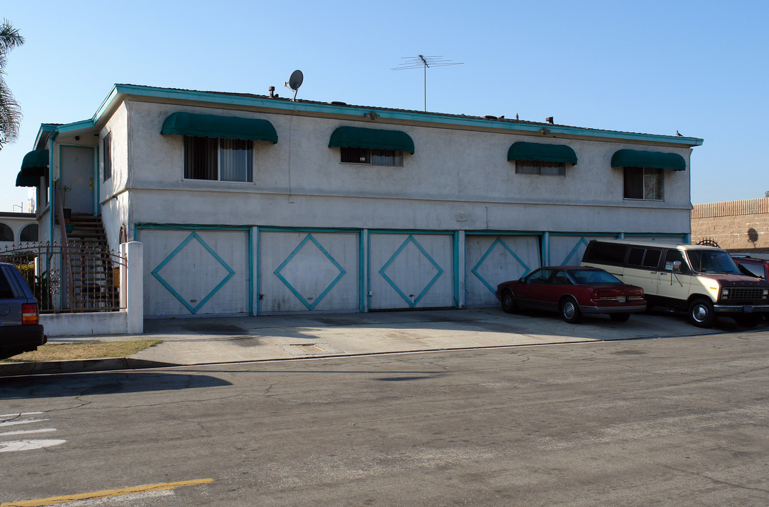 700 W Queen St in Inglewood, CA - Foto de edificio