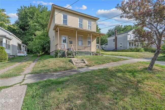 117 W Schuyler St in Oswego, NY - Building Photo - Building Photo