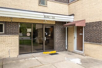 8644 Skokie Blvd in Skokie, IL - Building Photo - Building Photo