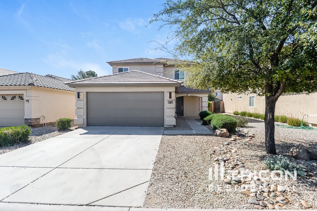 1149 E Lakeview Dr in San Tan Valley, AZ - Foto de edificio