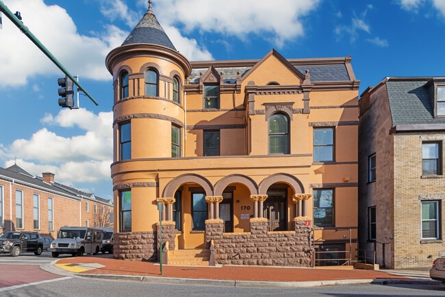 170 W Washington St in Hagerstown, MD - Foto de edificio - Building Photo