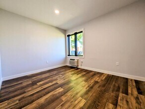 413 Jefferson St in Pella, IA - Foto de edificio - Building Photo