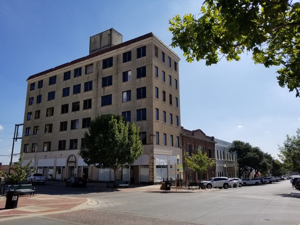 Central Plaza in Temple, TX - Foto de edificio