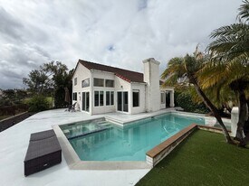 12164 Putting Green Row in San Diego, CA - Building Photo