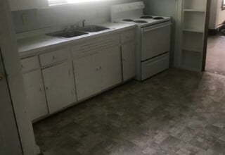910 Dakin St in Lansing, MI - Building Photo - Building Photo