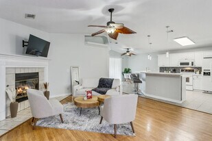 880 Sterling Way in Pensacola, FL - Building Photo