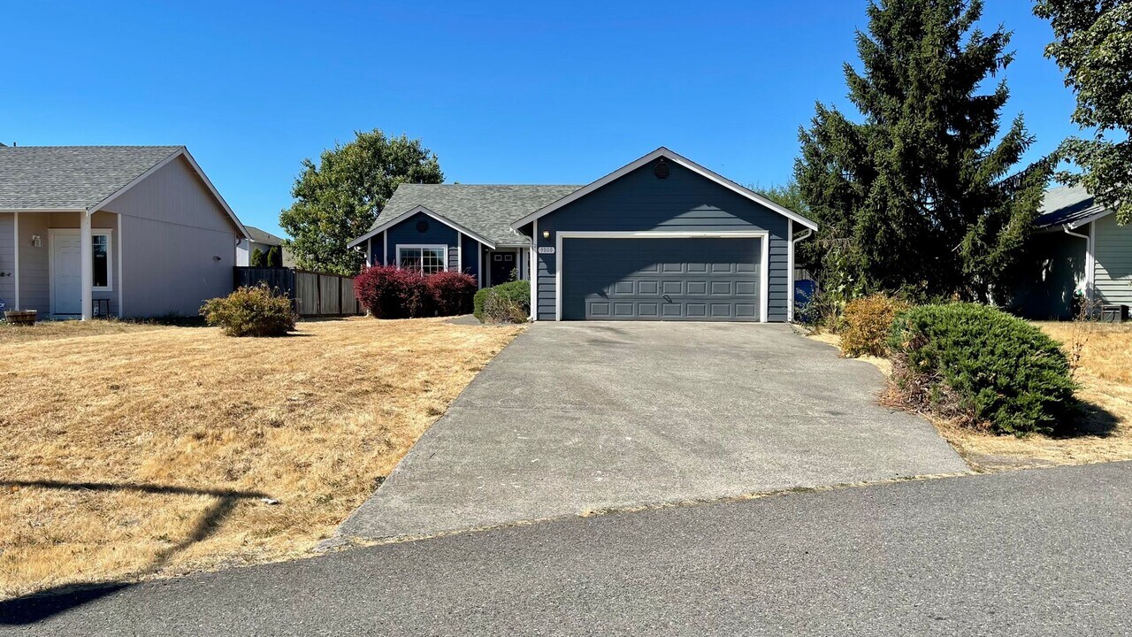 9808 Ramsay Dr SE in Yelm, WA - Building Photo