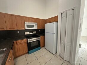 2755 SE 16th Ave, Unit 200 in Homestead, FL - Foto de edificio - Building Photo