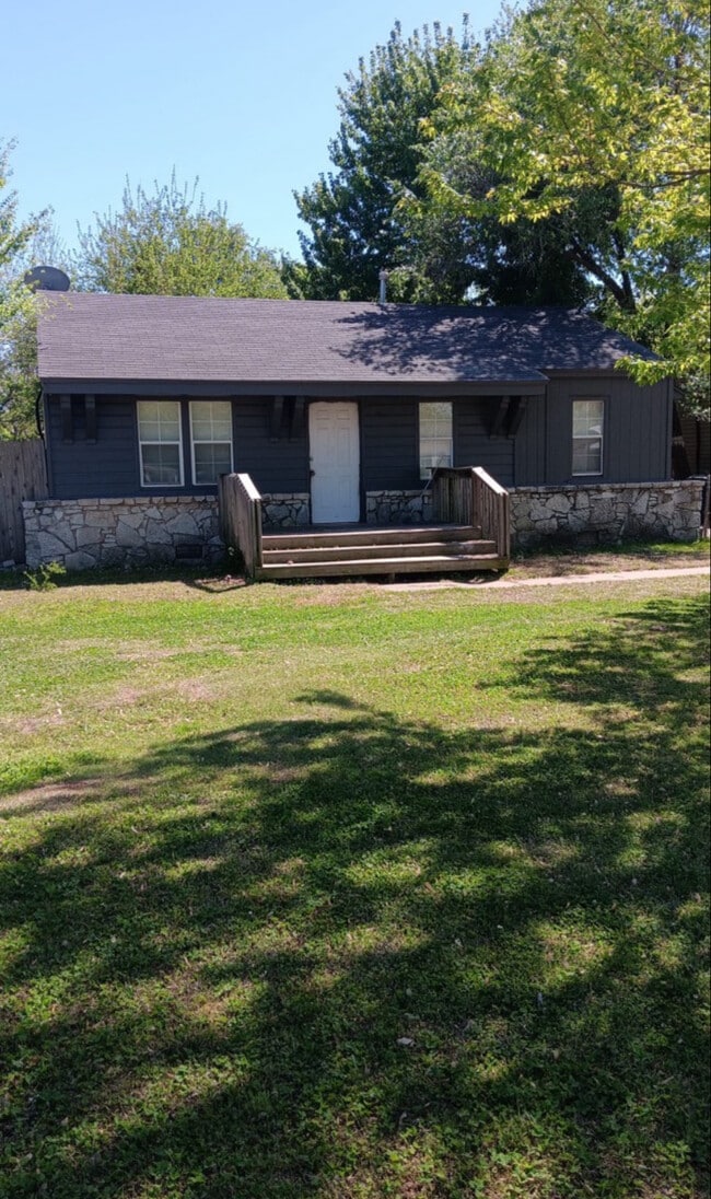property at 7402 SE 15th St