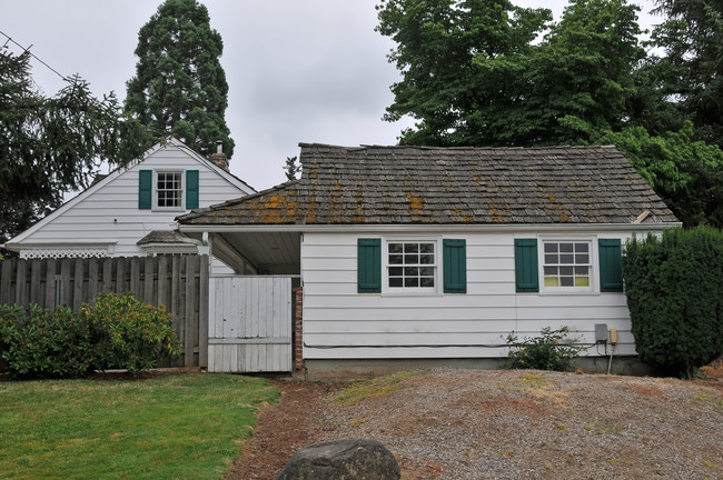 Pine Crossing Mobile Home Park in Canby, OR - Building Photo - Building Photo