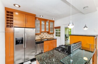 2920 SW 30th Ct in Miami, FL - Foto de edificio - Building Photo