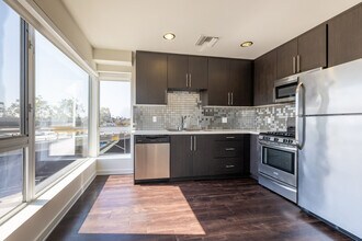 C on Pico in Los Angeles, CA - Foto de edificio - Building Photo