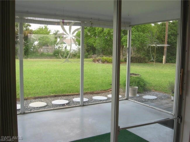 328 Dellwood Ave in Lehigh Acres, FL - Building Photo - Building Photo