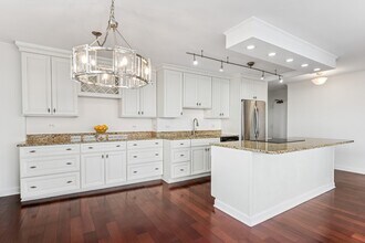 1360 N Sandburg Ter, Unit 2812C in Chicago, IL - Building Photo - Building Photo