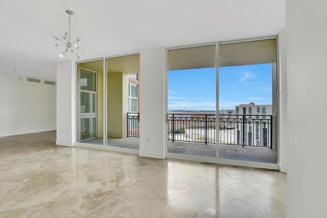 550 Okeechobee Blvd, Unit 1011 in West Palm Beach, FL - Foto de edificio - Building Photo