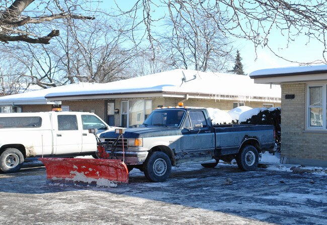 215 W Grand Ave in Melrose Park, IL - Foto de edificio - Building Photo