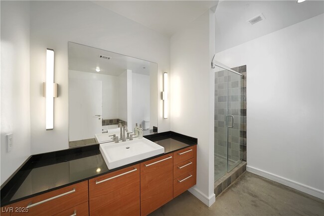 200 Hoover Ave in Las Vegas, NV - Building Photo - Building Photo