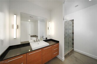 200 Hoover Ave in Las Vegas, NV - Foto de edificio - Building Photo