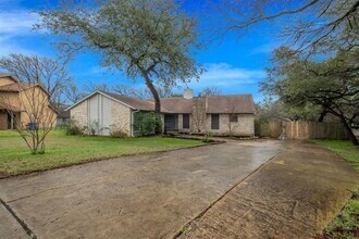 9009 Sawtooth Ln in Austin, TX - Building Photo - Building Photo