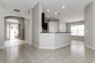 423 Fern Gulley Dr in Seffner, FL - Building Photo - Building Photo