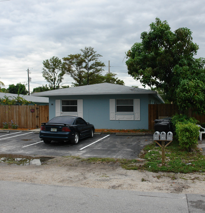 915-919 NW 4th Ave in Fort Lauderdale, FL - Building Photo