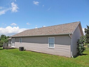 1002 Bakers Ridge Rd in Morgantown, WV - Building Photo - Building Photo