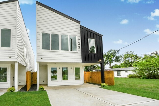 property at 932 South Ln