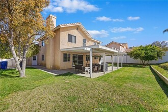 8435 Eastbrook Ct in Riverside, CA - Foto de edificio - Building Photo