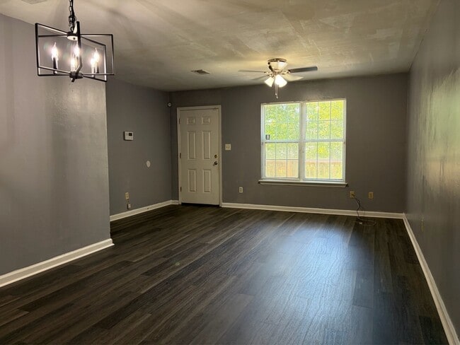 property at 902 Tomahawk Ct