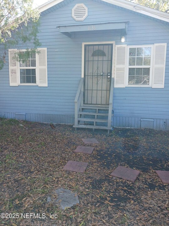 1636 W 24th St in Jacksonville, FL - Building Photo