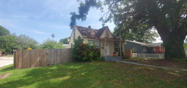 1439 James Ave S in St. Petersburg, FL - Building Photo - Building Photo