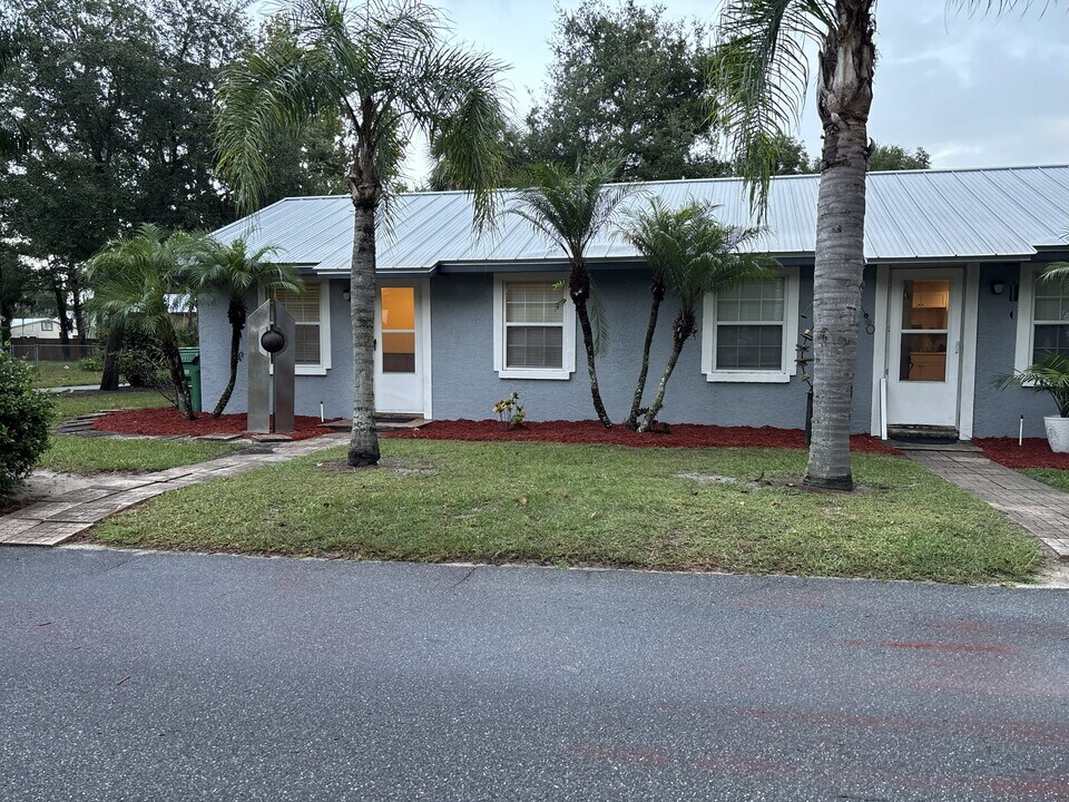 348 N Orange St in Mount Dora, FL - Building Photo