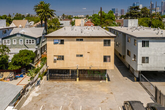 1016 W 24th St in Los Angeles, CA - Foto de edificio - Building Photo
