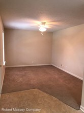 7907 Canonero Way in Louisville, KY - Building Photo - Building Photo