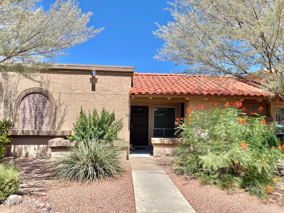 99 N Cooper Rd in Chandler, AZ - Building Photo
