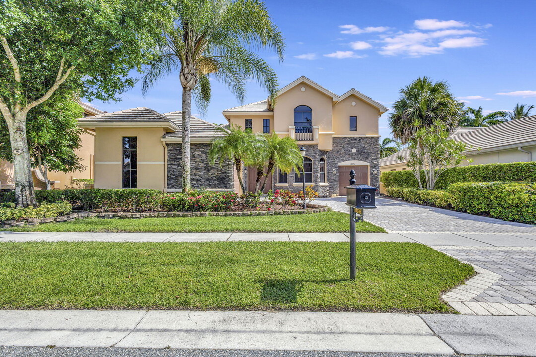 10356 Trianon Pl in Wellington, FL - Building Photo