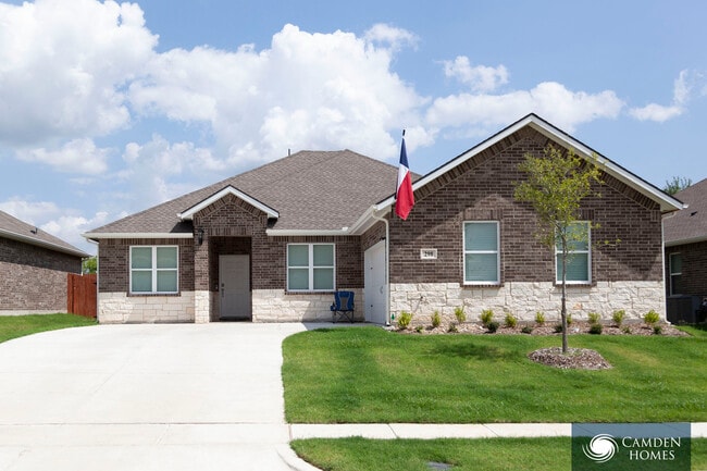 2120 Nutmeg Wy