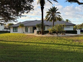 11300 NW 5th St in Plantation, FL - Foto de edificio - Building Photo