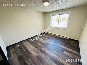 920 N 2nd St in Aberdeen, SD - Foto de edificio - Building Photo