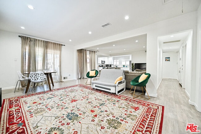 3232 Lewis Ave in Signal Hill, CA - Foto de edificio - Building Photo